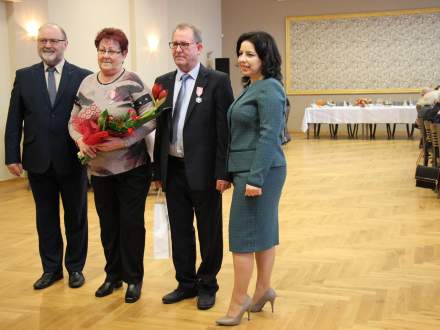 Wręczono medale za długoletni staż małżeński